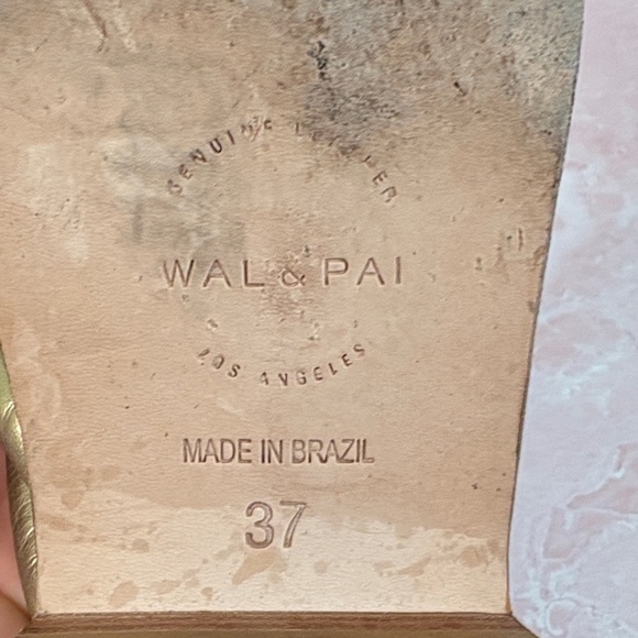 Elegant Gold Women's Braided Sandals - Picture 2 of 5